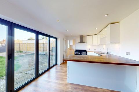 4 bedroom semi-detached house to rent, Bromstone Road, Broadstairs