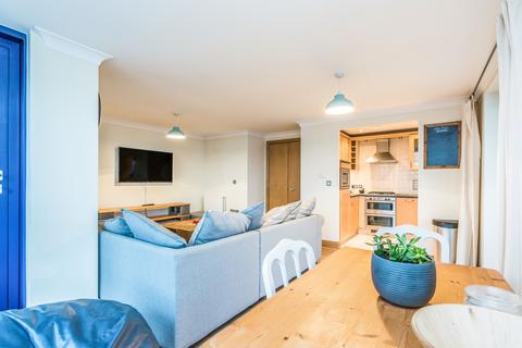 2 bedroom flat to rent, Canute Road, Southampton, SO14