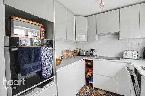 2 bedroom end of terrace house to rent, Clover Court, Cwmbran