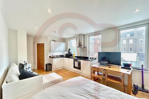 Studio to rent, King Street, Hammersmith, W6