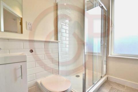 Studio to rent, King Street, Hammersmith, W6