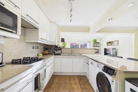 4 bedroom link detached house for sale, St. Albans Road, Colchester