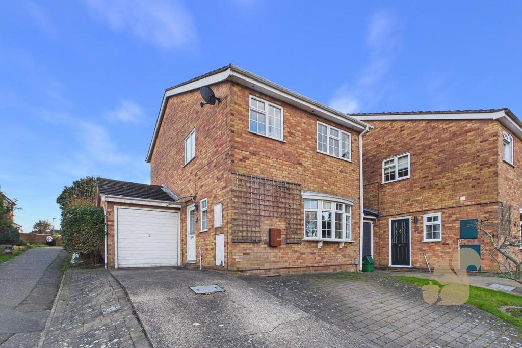 4 bedroom link detached house for sale in Colchester on OnTheMarket 4 bedroom link detached house for sale in Colchester on OnTheMarket