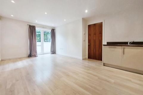 2 bedroom flat to rent, Bells Hill, Barnet