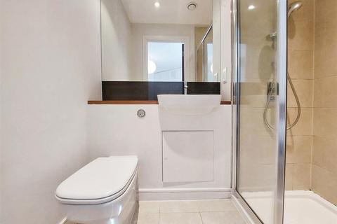 2 bedroom flat to rent, Bells Hill, Barnet