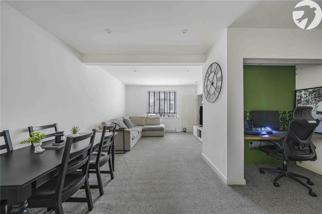 Lounge/Dining