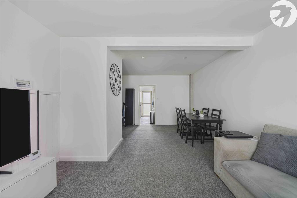 Lounge/Dining