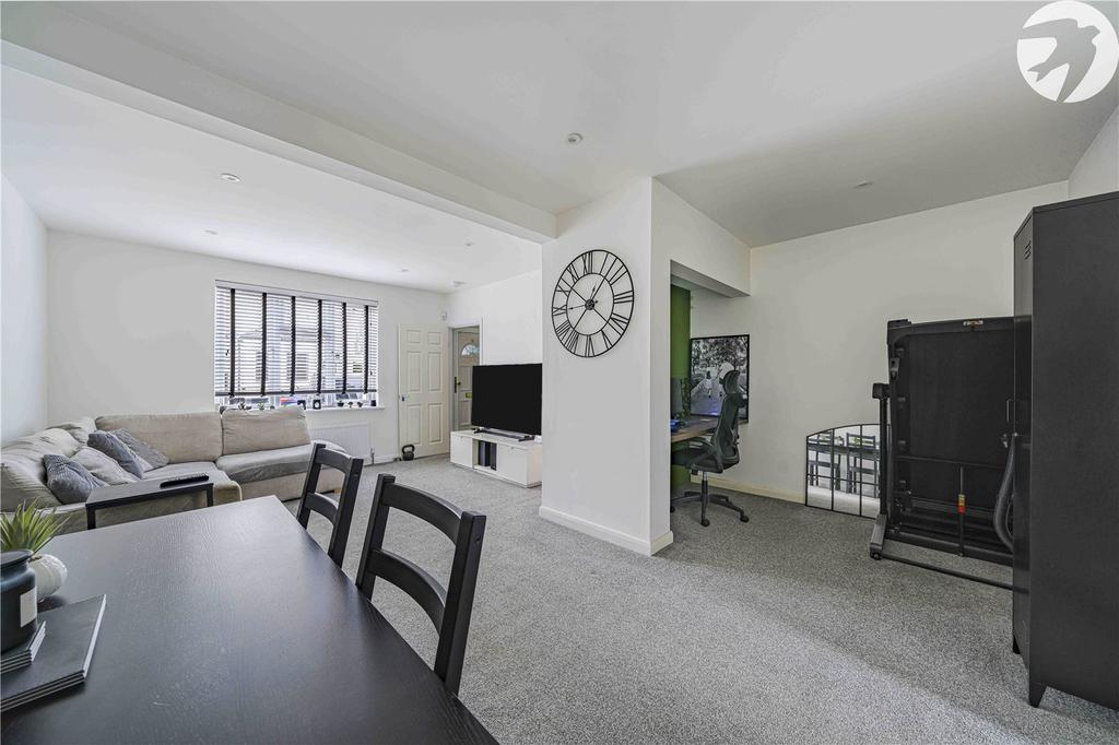 Lounge/Dining