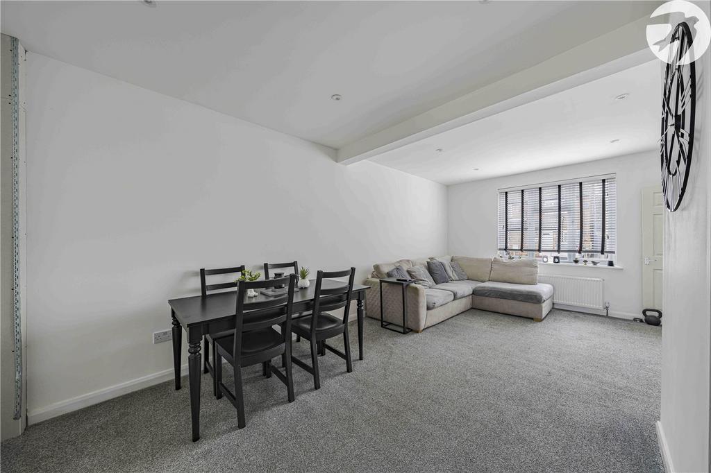 Lounge/Dining