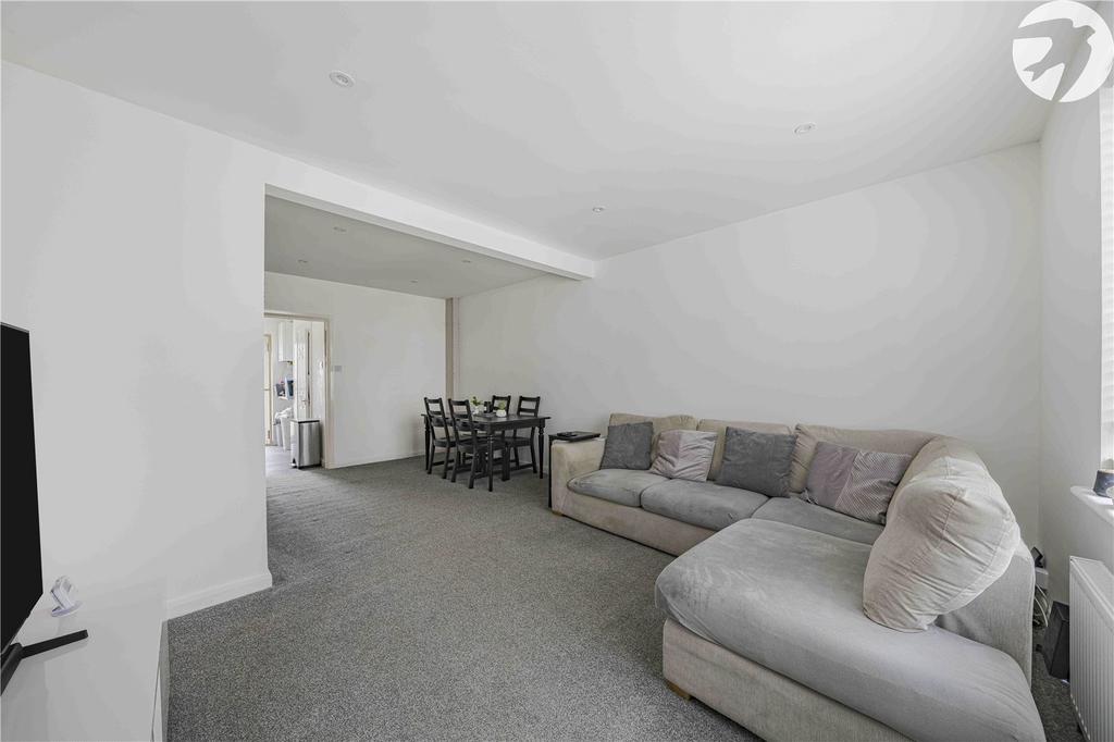 Lounge/Dining