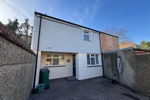 2 bedroom detached house to rent, Morehall Avenue, Folkestone, CT19