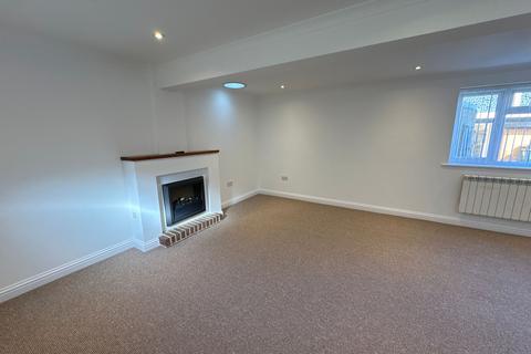 2 bedroom detached house to rent, Morehall Avenue, Folkestone, CT19