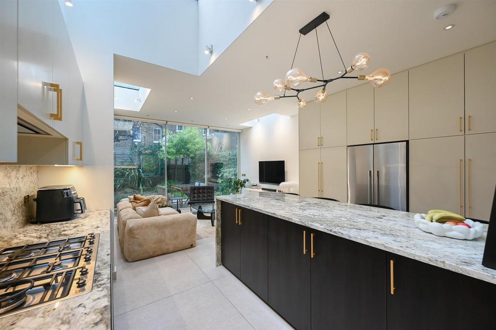 FBL - Melrose Gardens - Kitchen C1 (1).jpg