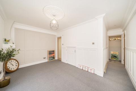3 bedroom flat to rent, High Street, London SE20
