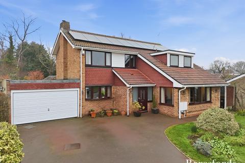 4 bedroom detached house for sale, Long Meadow, Hutton, CM13