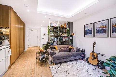 Studio to rent, Cobblestone Square, London E1W