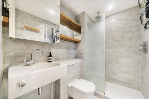 Studio to rent, Cobblestone Square, London E1W