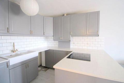 3 bedroom apartment to rent, Portland Road, South Norwood
