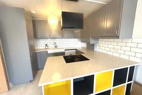 3 bedroom apartment to rent, Portland Road, South Norwood