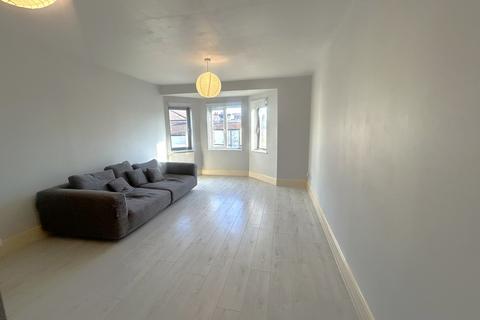 3 bedroom apartment to rent, Portland Road, South Norwood