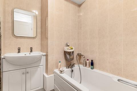 2 bedroom apartment for sale, Warham Road , South Croydon