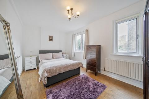 2 bedroom flat for sale, Merton Road, Southfields, SW18