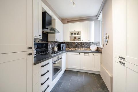 2 bedroom flat for sale, Merton Road, Southfields, SW18