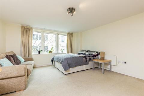 Studio to rent, Farm Close, Farm Lane, Fulham, London, SW6