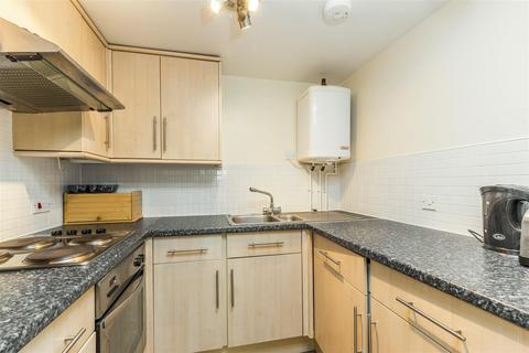 Studio to rent, Farm Close, Farm Lane, Fulham, London, SW6