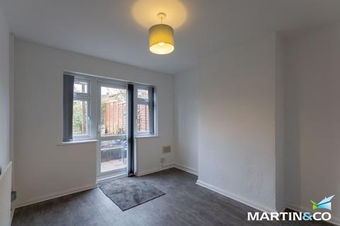 3 bedroom semi-detached house to rent, Alvechurch Road, Northfield, B31