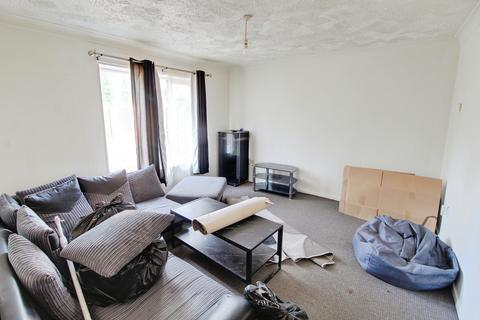 3 bedroom terraced house to rent, Crabtree, Peterborough PE4