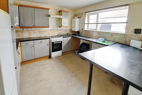 3 bedroom terraced house to rent, Crabtree, Peterborough PE4
