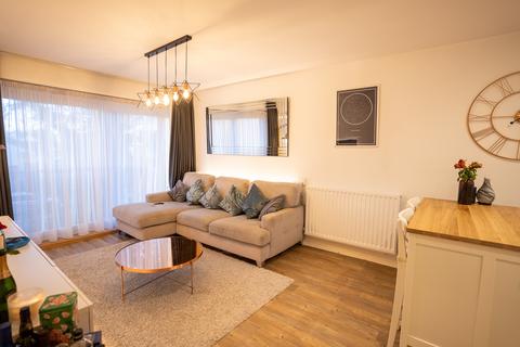 2 bedroom flat for sale, Allwoods Place, Hitchin