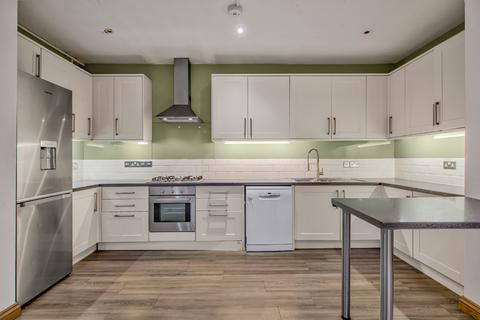 3 bedroom flat to rent, Gledhow Gardens, South Kensington, London, SW5