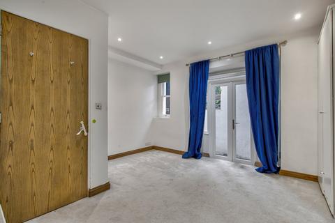 3 bedroom flat to rent, Gledhow Gardens, South Kensington, London, SW5