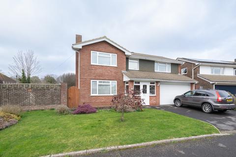 4 bedroom detached house for sale, Southcliff, Lee-on-the-Solent, Hampshire, PO13