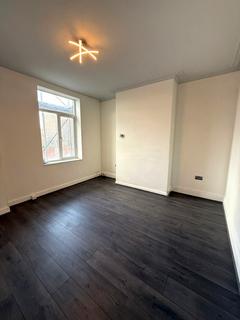 4 bedroom terraced house to rent, Spring Grove Walk, Leeds LS6