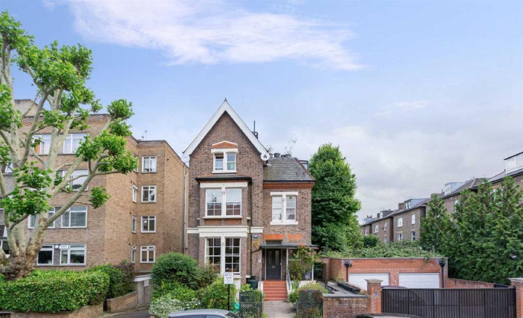Lambolle-road-london-nw3