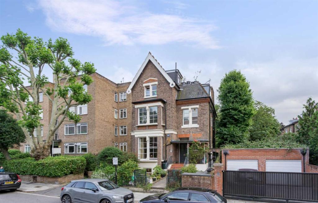 Lambolle-road-london-nw3