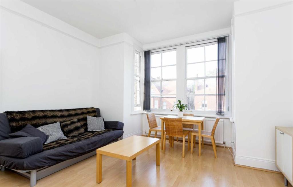 Lambolle-road-london-nw3