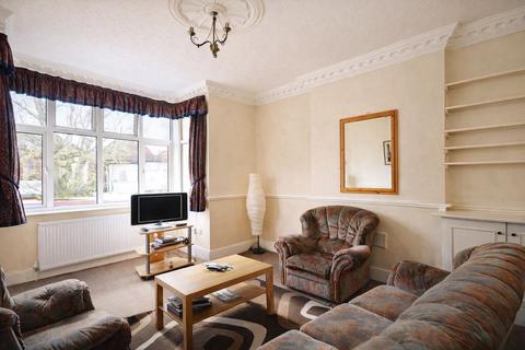 2 bedroom flat to rent, Chichele Road, London NW2