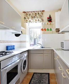 2 bedroom flat to rent, Chichele Road, London NW2