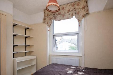 2 bedroom flat to rent, Chichele Road, London NW2