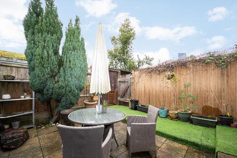 3 bedroom terraced house for sale, Gordon Avenue, St Margarets