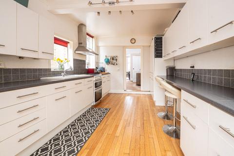 3 bedroom terraced house for sale, Gordon Avenue, St Margarets