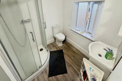 1 bedroom in a house share to rent, Liverpool Road, Eccles M30