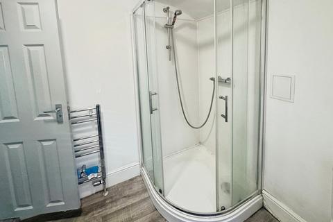 1 bedroom in a house share to rent, Liverpool Road, Eccles M30