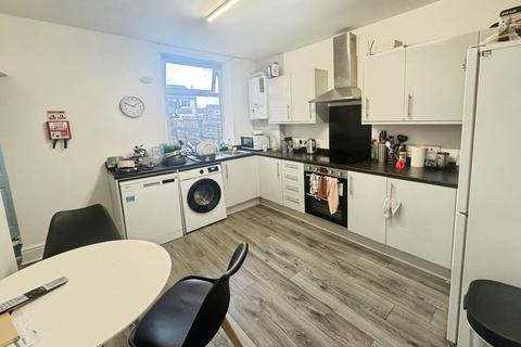 1 bedroom in a house share to rent, Liverpool Road, Eccles M30