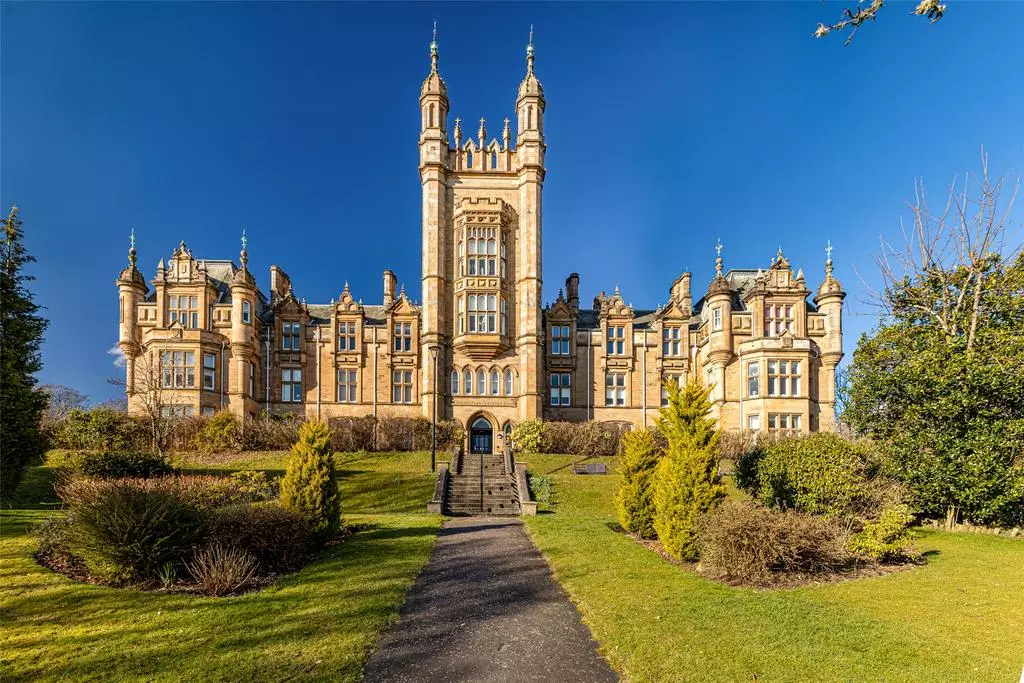 3 bedroom apartment for sale - Photo 3