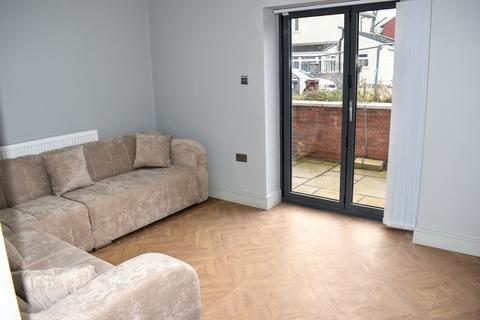 5 bedroom end of terrace house to rent, Elsdon Road, Manchester